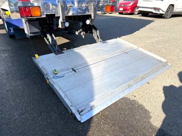 いすゞ フォワード 増トン 冷蔵冷凍バン 2PG-FTR90V2(97768) 5枚目