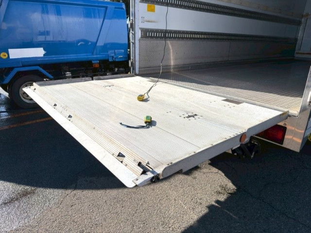 いすゞ フォワード 増トン 冷蔵冷凍バン 2PG-FTR90V2(97768) 6枚目