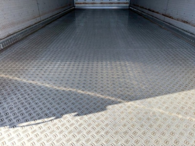 いすゞ フォワード 増トン 冷蔵冷凍バン 2PG-FTR90V2(97768) 8枚目