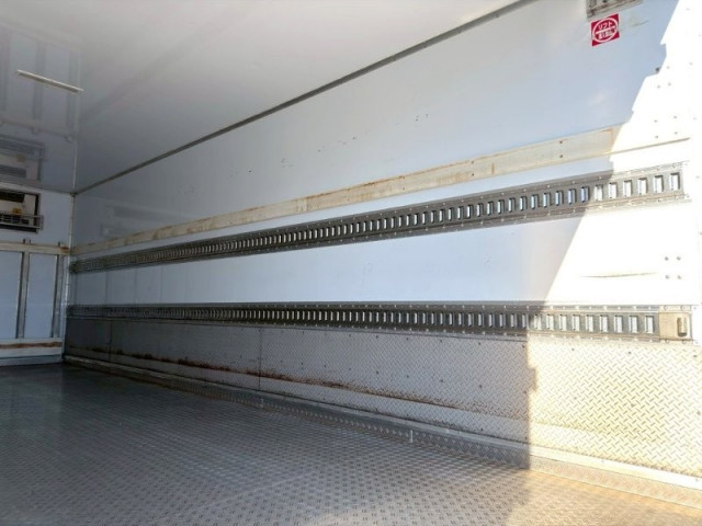 いすゞ フォワード 増トン 冷蔵冷凍バン 2PG-FTR90V2(97768) 10枚目