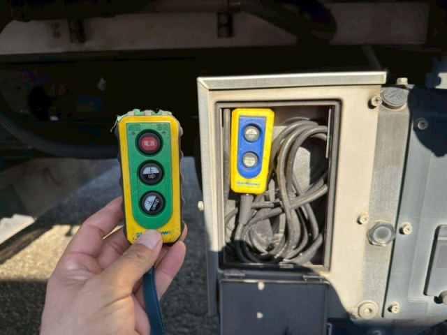 いすゞ フォワード 増トン 冷蔵冷凍バン 2PG-FTR90V2(97768) 11枚目