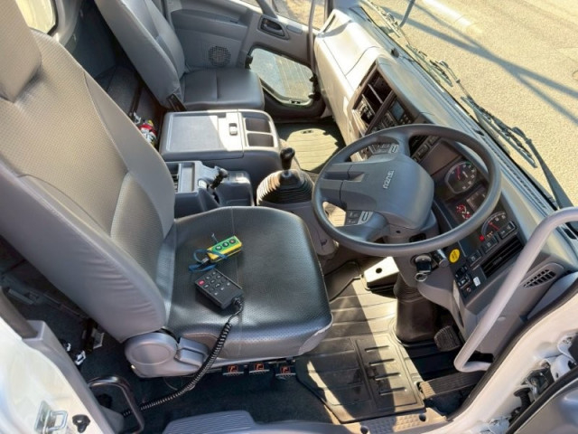 いすゞ フォワード 増トン 冷蔵冷凍バン 2PG-FTR90V2(97768) 28枚目