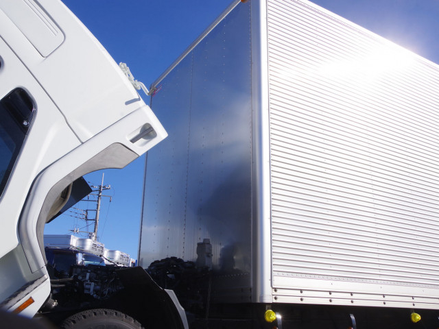 三菱ふそう ファイター 中型 バン 2KG-FK61F(97780) 17枚目