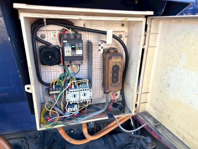 日野 デュトロ 小型 タンクローリー TKG-XZU702M(97781) 8枚目