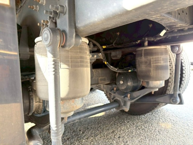 UDトラックス（日産） クオン 大型 ウィング 2PG-CD5CA(97784) 17枚目