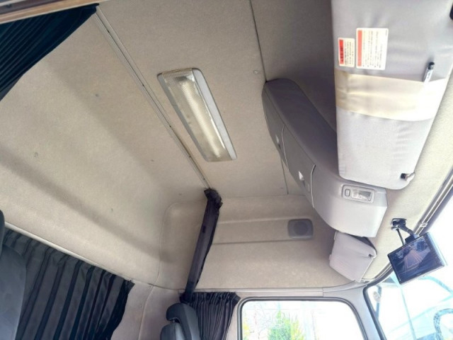 UDトラックス（日産） クオン 大型 ウィング 2PG-CD5CA(97784) 28枚目