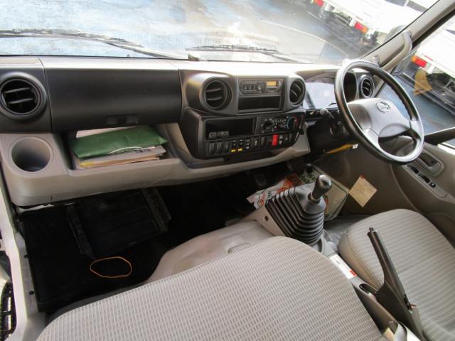 日野 デュトロ 小型 平ボディ（クレーン付） TKG-XZU650M(97785) 25枚目