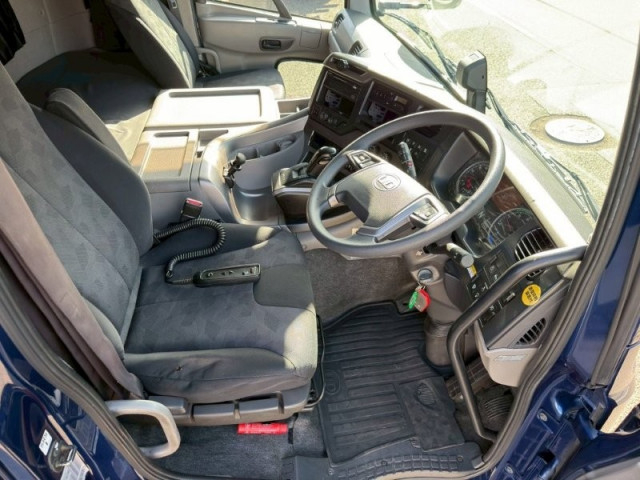 UDトラックス（日産） クオン 大型 ウィング 2PG-CD5CA(97784) 31枚目