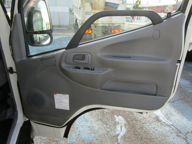 日野 デュトロ 小型 平ボディ（クレーン付） TKG-XZU650M(97785) 31枚目