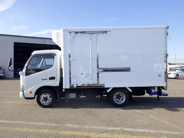 日野 デュトロ 小型 冷蔵冷凍バン TPG-XZC605M(97796) 4枚目