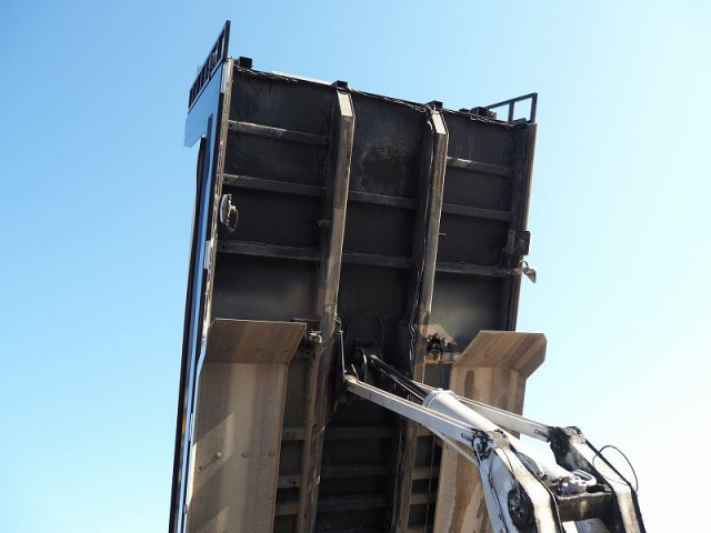 いすゞ ギガ 大型 土砂ダンプ 2PG-CXZ77CT(97798) 17枚目