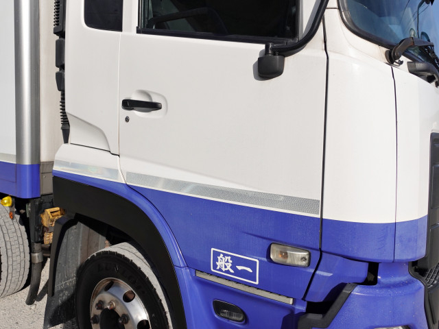 UDトラックス（日産） クオン 大型 冷蔵冷凍バン 2PG-CG5CA(97799) 7枚目