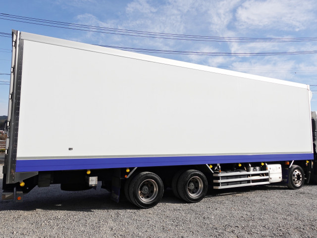 UDトラックス（日産） クオン 大型 冷蔵冷凍バン 2PG-CG5CA(97799) 10枚目