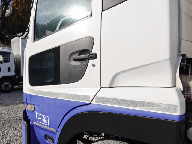 UDトラックス（日産） クオン 大型 冷蔵冷凍バン 2PG-CG5CA(97799) 14枚目