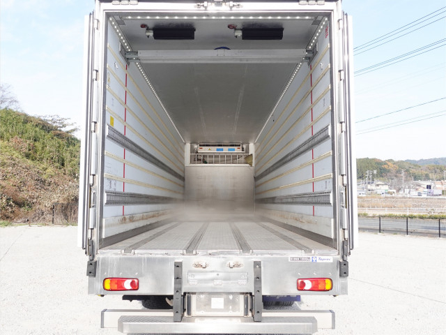 UDトラックス（日産） クオン 大型 冷蔵冷凍バン 2PG-CG5CA(97799) 16枚目