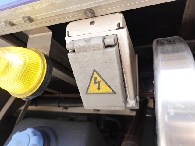 UDトラックス（日産） クオン 大型 冷蔵冷凍バン 2PG-CG5CA(97799) 29枚目