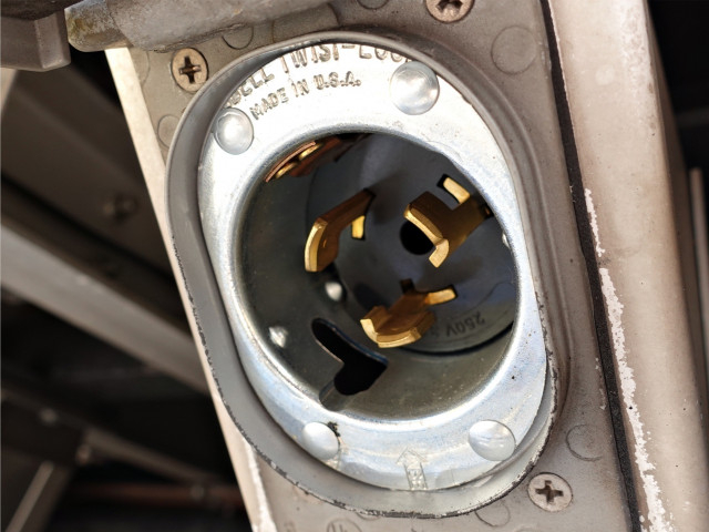 UDトラックス（日産） クオン 大型 冷蔵冷凍バン 2PG-CG5CA(97799) 30枚目