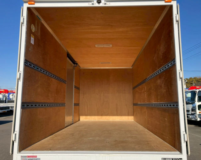 三菱ふそう キャンター 小型 バン TPG-FEB50(97810) 9枚目