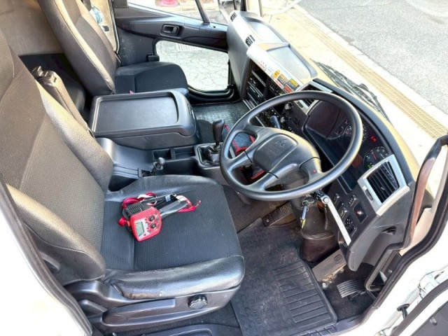 三菱ふそう ファイター 増トン 平ボディ（クレーン付） 2KG-FK62FZ(97813) 33枚目