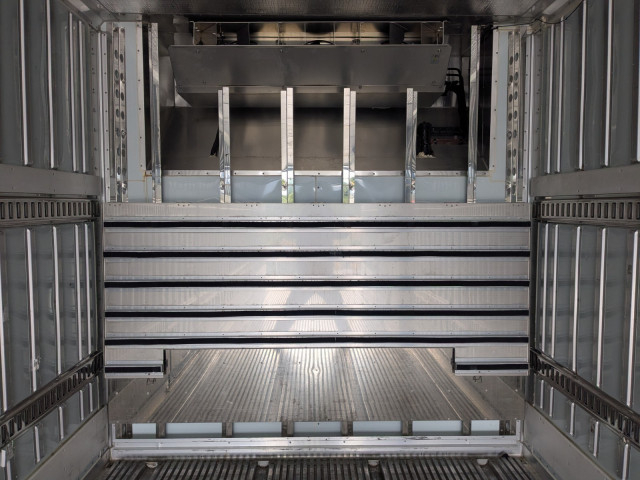 日野 プロフィア 大型 冷蔵冷凍バン 2DG-FR1AHG(97816) 17枚目