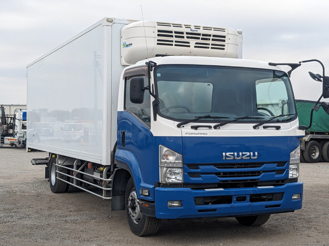 いすゞ フォワード 中型 冷蔵冷凍バン LKG-FTR90T2(97843) 3枚目