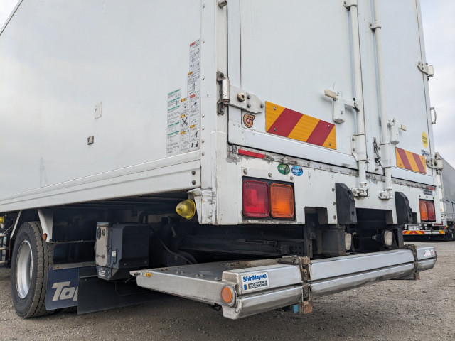 いすゞ フォワード 中型 冷蔵冷凍バン LKG-FTR90T2(97843) 8枚目