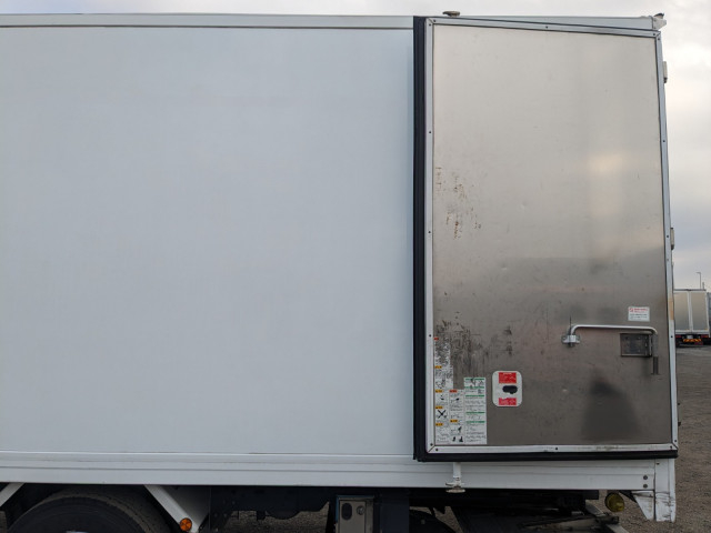 いすゞ フォワード 中型 冷蔵冷凍バン LKG-FTR90T2(97843) 22枚目