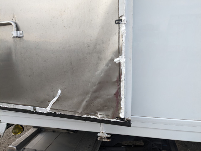 いすゞ フォワード 中型 冷蔵冷凍バン LKG-FTR90T2(97843) 32枚目