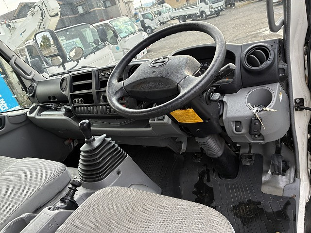 日野 デュトロ 小型 キャリアカー TKG-XZU720M(97845) 28枚目