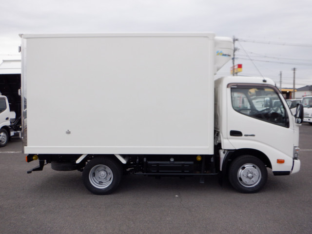 日野 デュトロ 小型 冷蔵冷凍バン TKG-XZC605M(97847) 8枚目