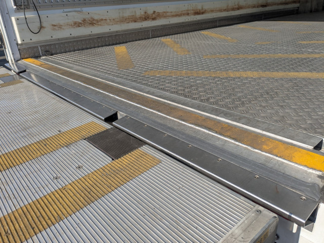 いすゞ フォワード 増トン 冷蔵冷凍バン LKG-FTR90T2(97849) 13枚目