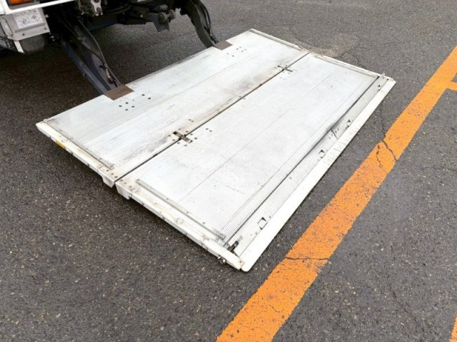 三菱ふそう ファイター 中型 バン TKG-FK71F(97857) 6枚目