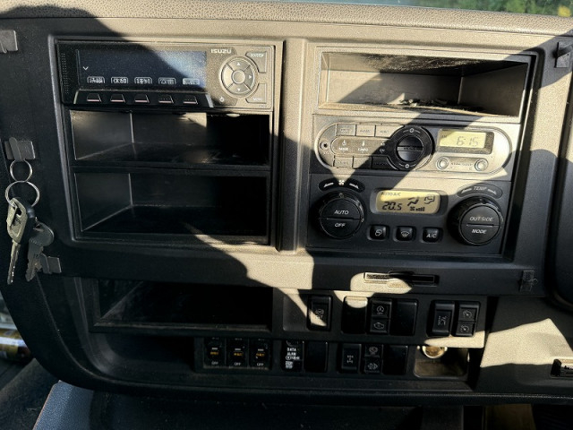 いすゞ ギガ 大型 平ボディ QKG-CYJ77B(97860) 14枚目