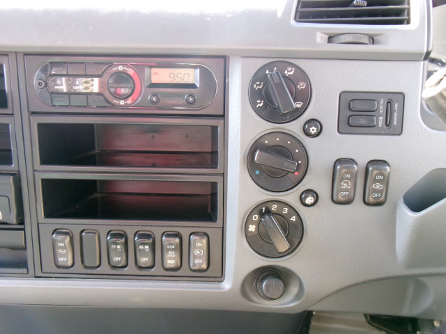 三菱ふそう ファイター 増トン 平ボディ（クレーン付） TKG-FK62FY(97900) 15枚目