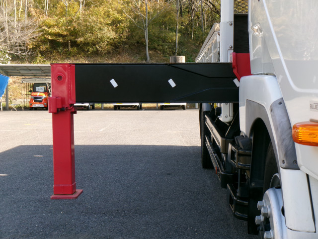 三菱ふそう ファイター 増トン 平ボディ（クレーン付） TKG-FK62FY(97900) 25枚目