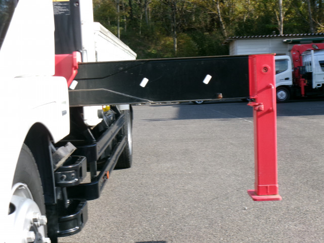 三菱ふそう ファイター 増トン 平ボディ（クレーン付） TKG-FK62FY(97900) 26枚目