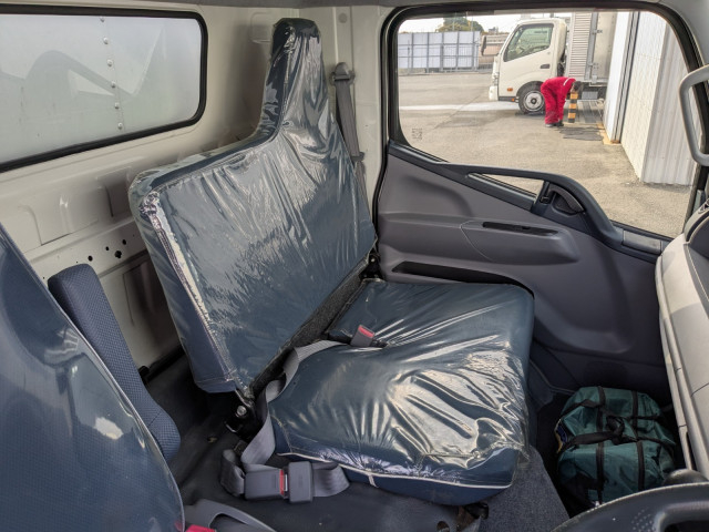 三菱ふそう キャンター 小型 バン TKG-FEB50(97920) 28枚目