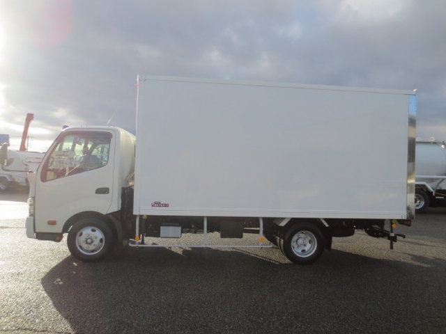 日野 デュトロ 小型 保冷バン TKG-XZU710M(97922) 9枚目
