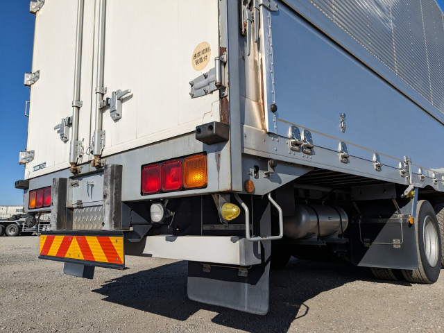 UDトラックス（日産） クオン 大型 ウィング QKG-CG5ZA(97928) 6枚目