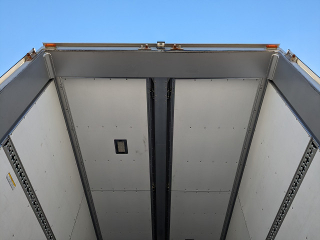 UDトラックス（日産） クオン 大型 ウィング QKG-CG5ZA(97928) 11枚目