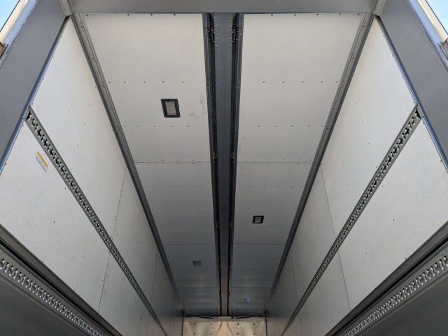 UDトラックス（日産） クオン 大型 ウィング QKG-CG5ZA(97928) 13枚目