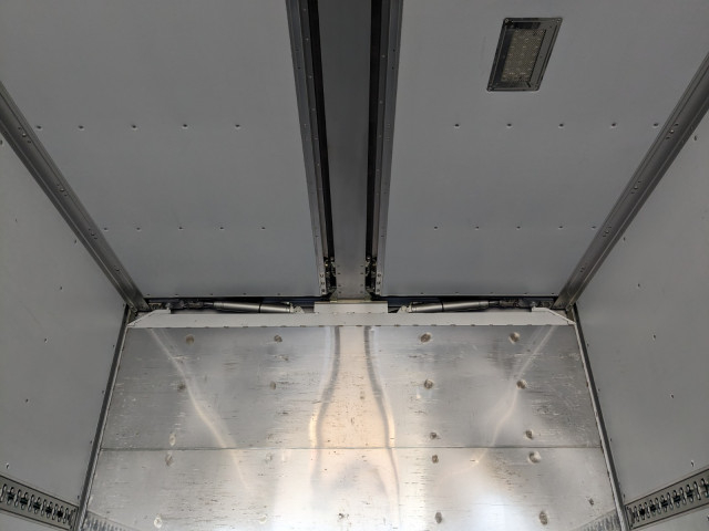 UDトラックス（日産） クオン 大型 ウィング QKG-CG5ZA(97928) 15枚目