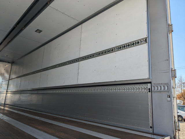 UDトラックス（日産） クオン 大型 ウィング QKG-CG5ZA(97928) 18枚目