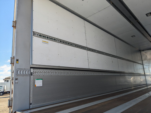 UDトラックス（日産） クオン 大型 ウィング QKG-CG5ZA(97928) 19枚目