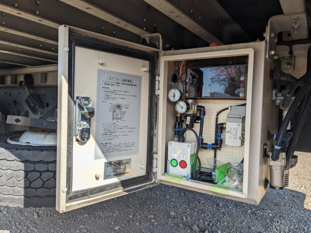 UDトラックス（日産） クオン 大型 ウィング QKG-CG5ZA(97928) 23枚目