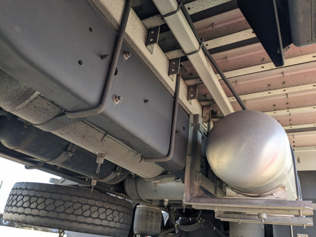 UDトラックス（日産） クオン 大型 ウィング QKG-CG5ZA(97928) 32枚目