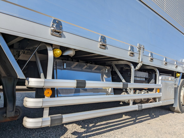 UDトラックス（日産） クオン 大型 ウィング QKG-CG5ZA(97928) 33枚目