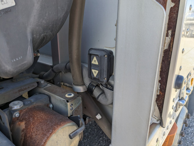 UDトラックス（日産） クオン 大型 ウィング QKG-CG5ZA(97928) 43枚目