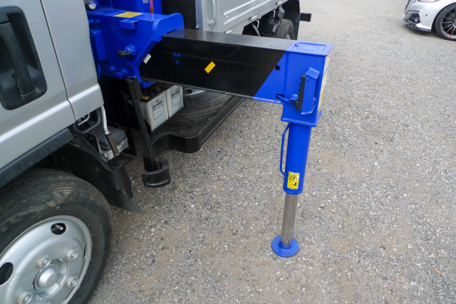 いすゞ エルフ 小型 平ボディ（クレーン付） TKG-NMR85N(97931) 11枚目