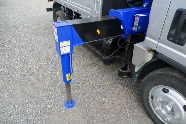 いすゞ エルフ 小型 平ボディ（クレーン付） TKG-NMR85N(97931) 12枚目